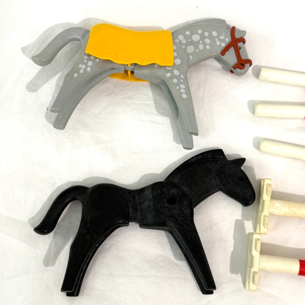 VNTG Playmobil Equestrian set with Horses and Jumps - Picture 6 of 8